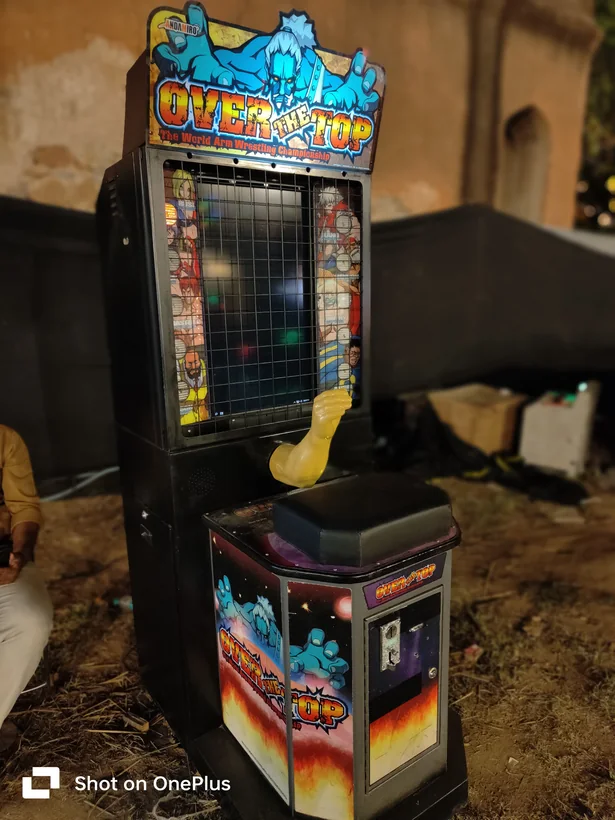 Side view of the arm wrestling arcade machine prepared for guests in Noida