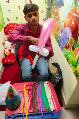 Balloon twisting(Balloon Modeling) artist service for events in Jaipur