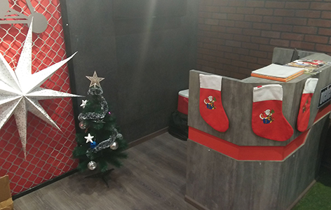 Transform your office with Christmas balloon decorations and themed decor! Page One Memories offers Christmas office decorating services in Gurgaon, Delhi, Noida, and Faridabad.
