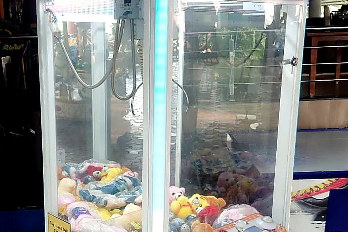 Toy Claw Machine on Rent in Goa