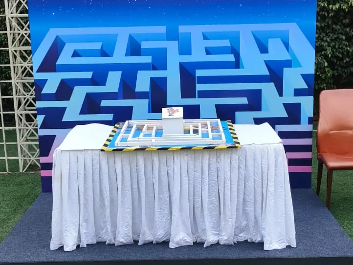 Guests enjoying maze game during a Goa celebration