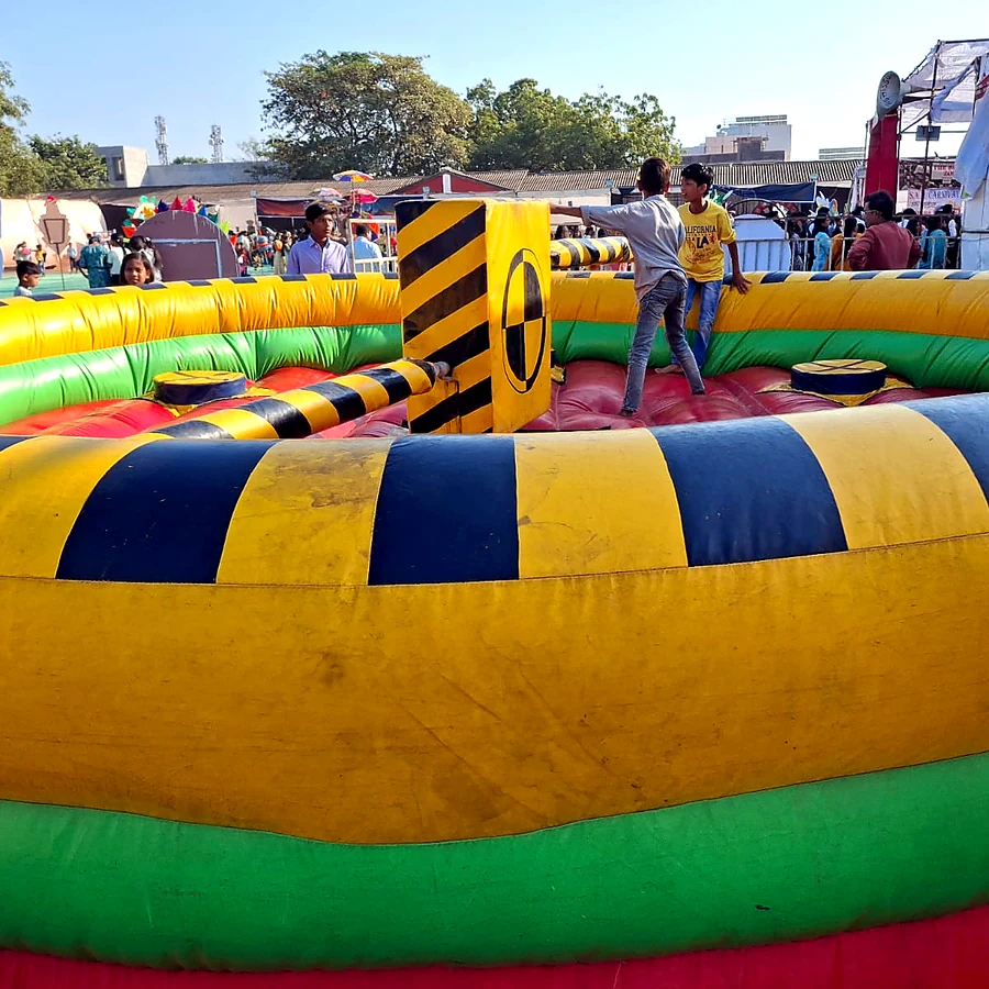 Meltdown inflatable challenge game in Mumbai Meltdown inflatable challenge game in Mumbai