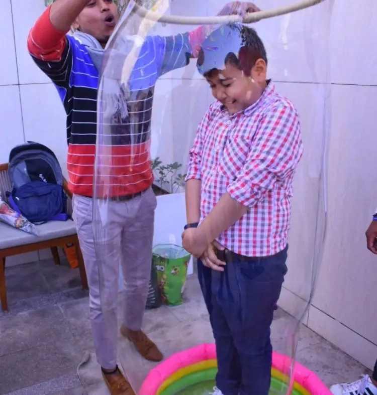 bubble show birthday party, bubble show, bubble show for corporate events, bubble show for weddings, bubble show for events, Gurgaon bubble show, event entertainment Gurgaon, Page One Memories
